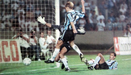 1997 Libertadores Gremio 2x0 Sporting Cristal gol paulo Nunes Mauro Vieira Zero Hora